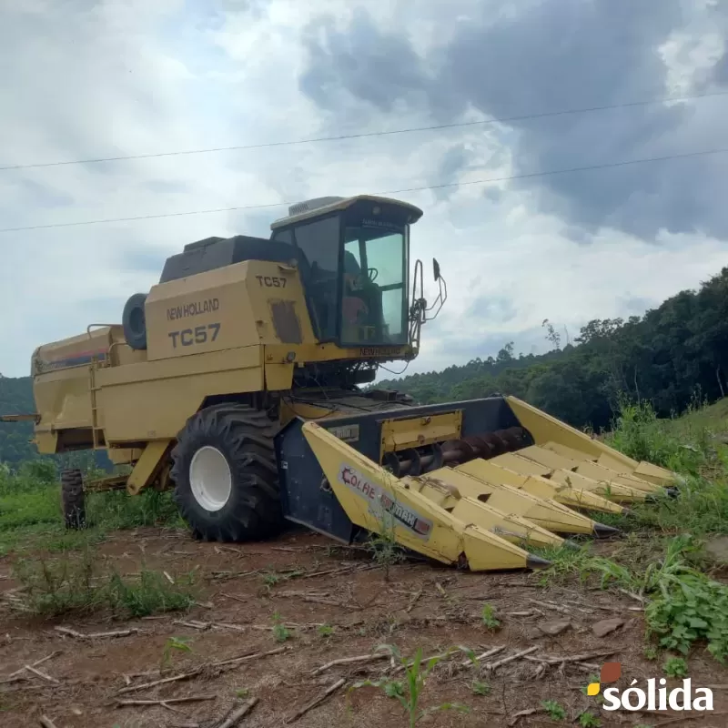 Colheitadeira New Holland TC 57 Ano 1996