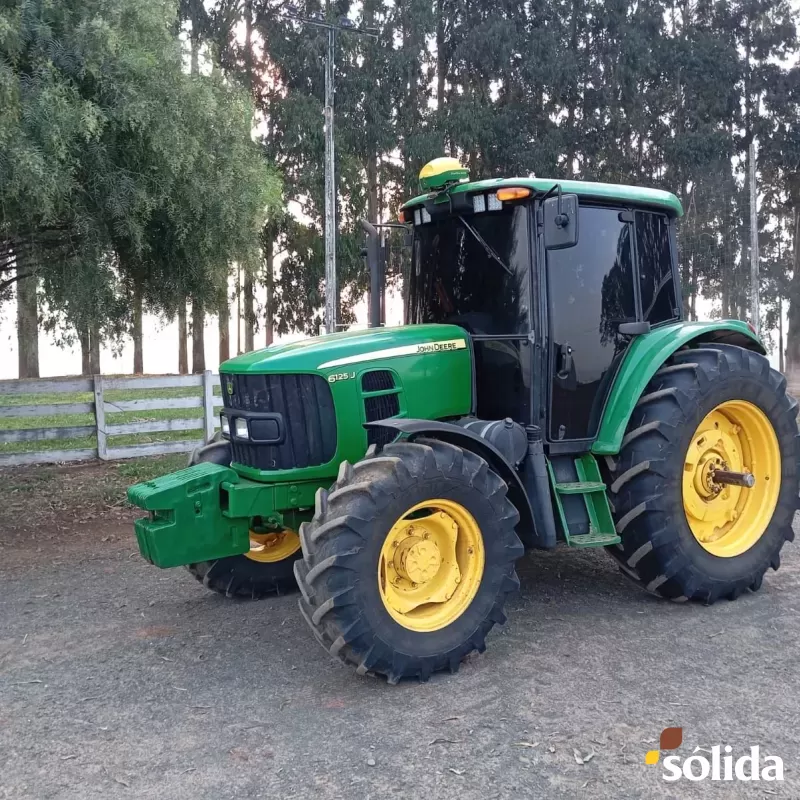 Trator John Deere 6125J Ano 2014