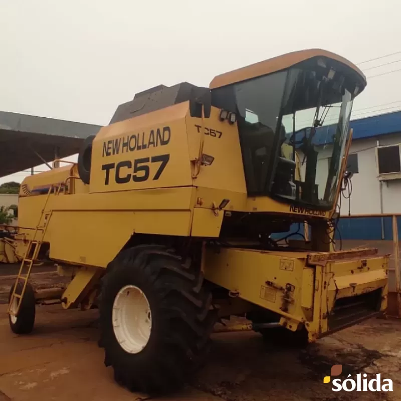 Colheitadeira New Holland TC 57 Ano 1997